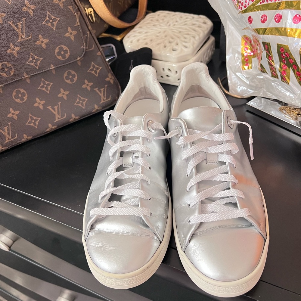 Louis Vuitton Snickers - Picture 7 of 8